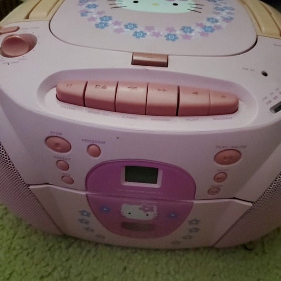 Hello kitty radio cassette and cd player - Picture 3 of 9